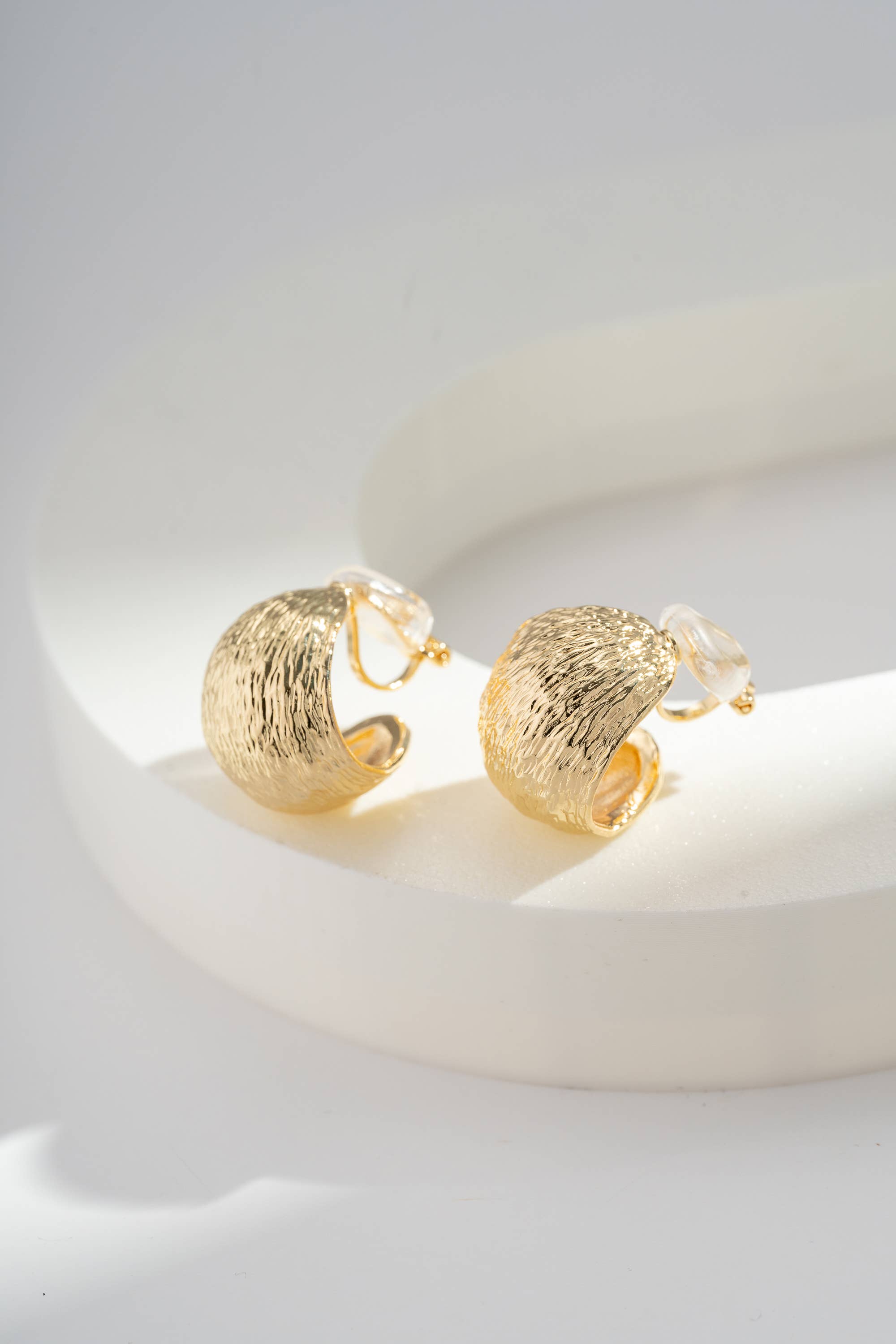Boucles d’Oreilles Texturées Dorées Argentées Clip Élégantes