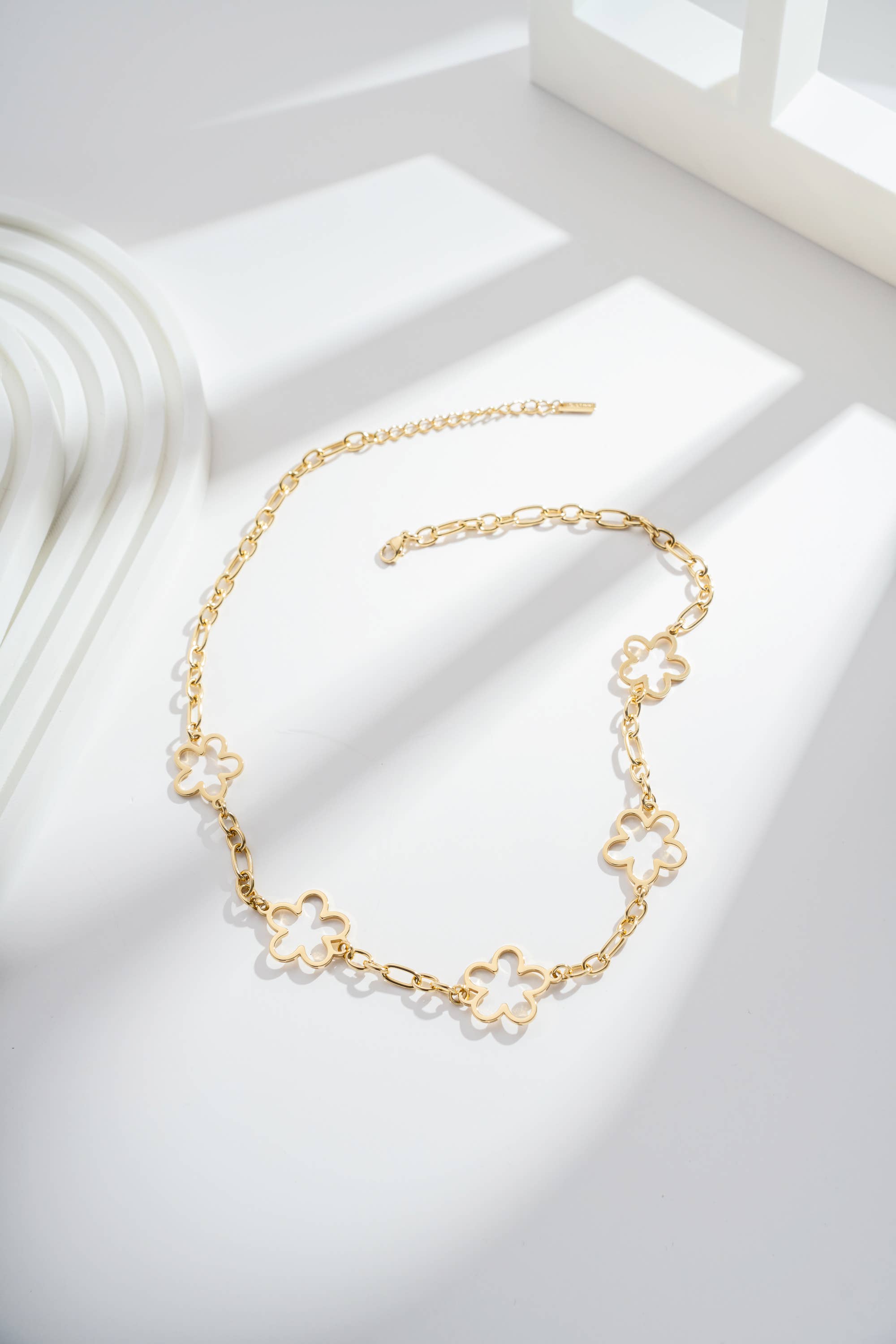 Collier Maillons Fleur Doré Argenté Élégance Sculptée Modern