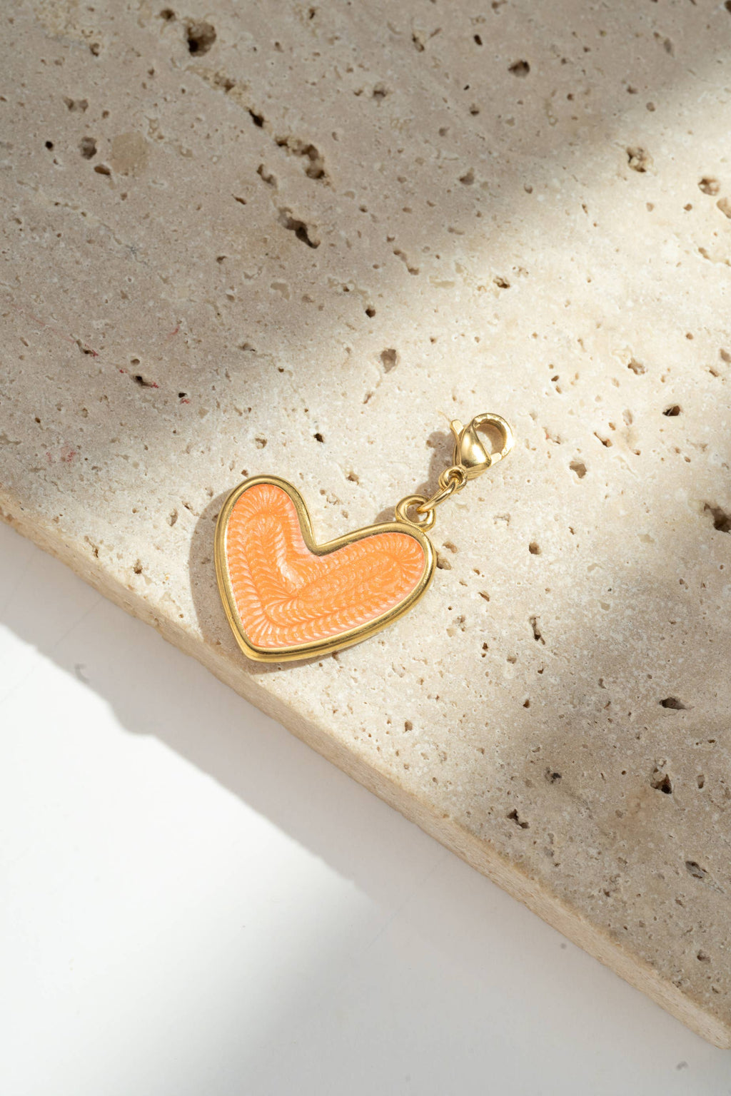 Charm Pendentif Acier Cœur – Noir, Blanc et Orange