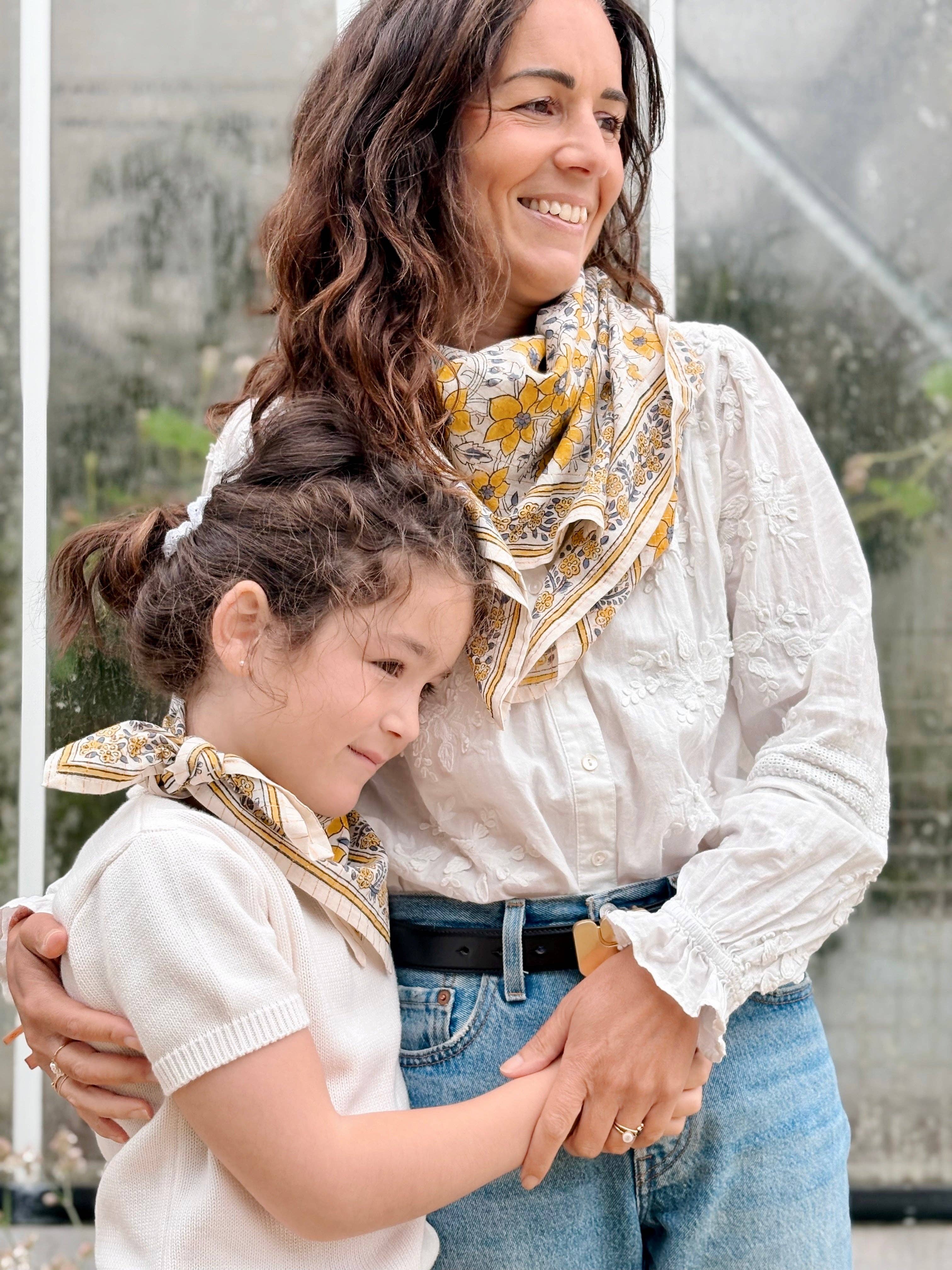 Foulard Adulte agra Bouton d'or 100 cm