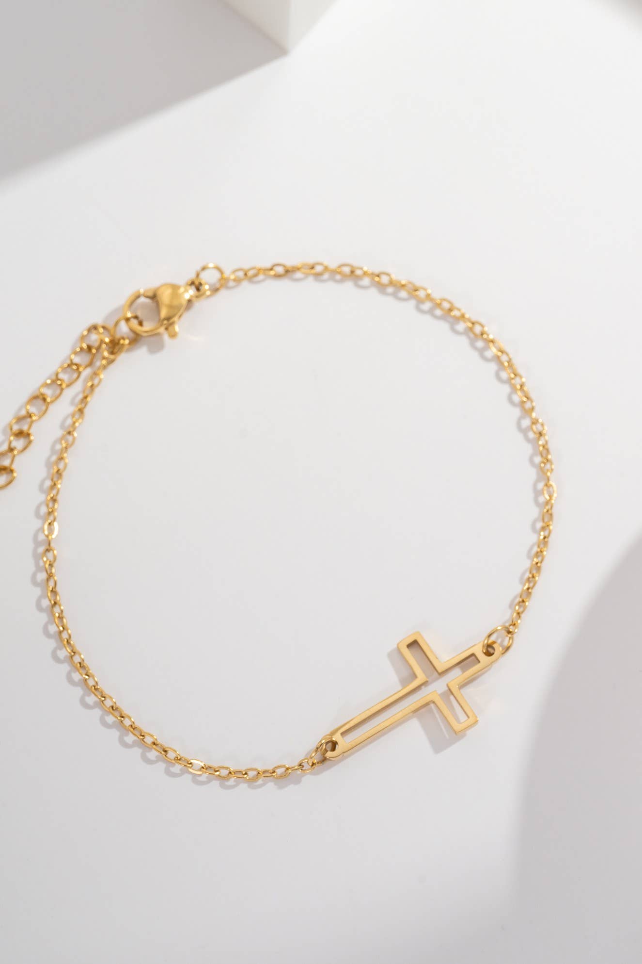 Bracelet chaîne fine pendentif croix acier inoxydable
