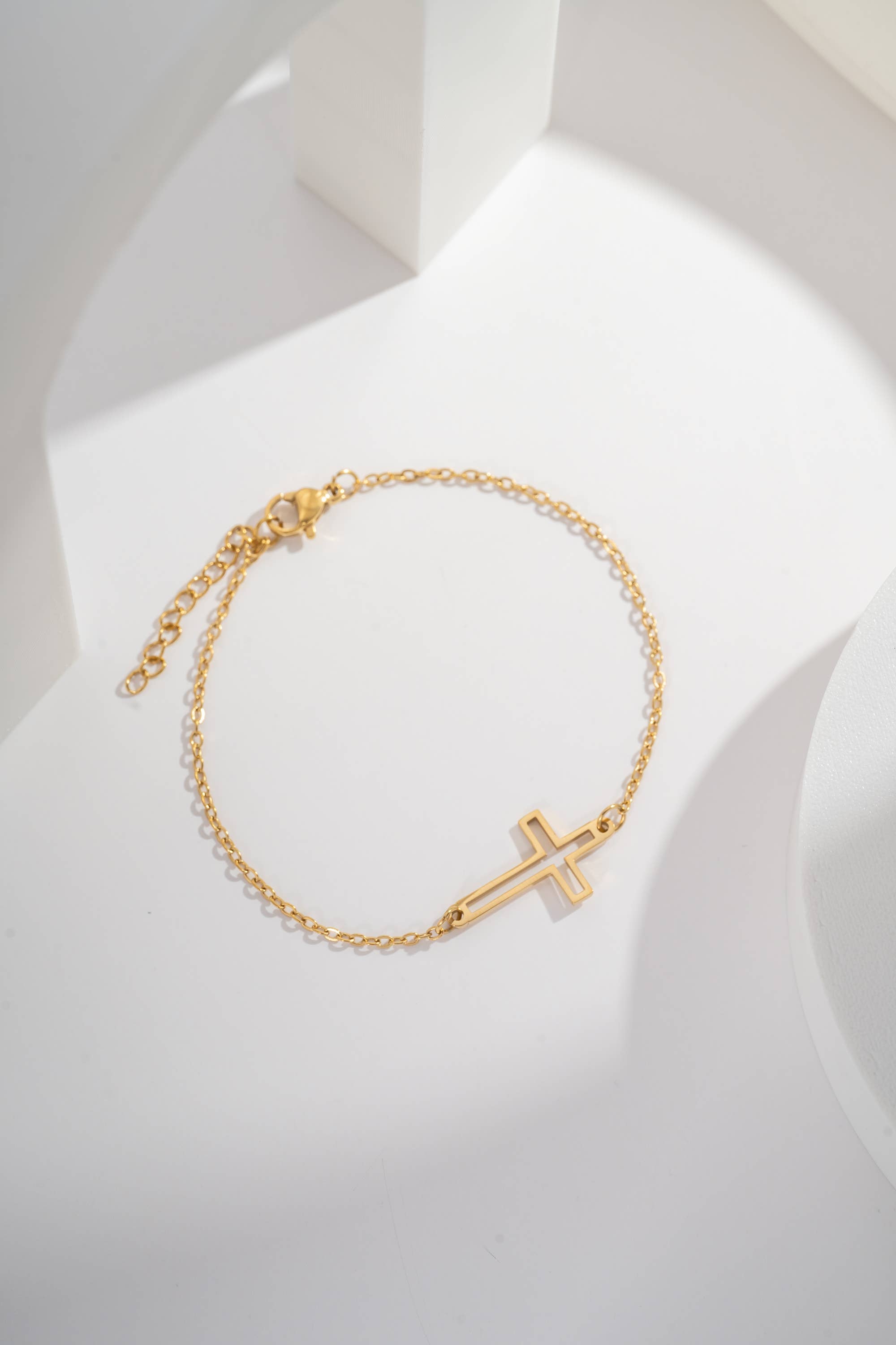 Bracelet chaîne fine pendentif croix acier inoxydable