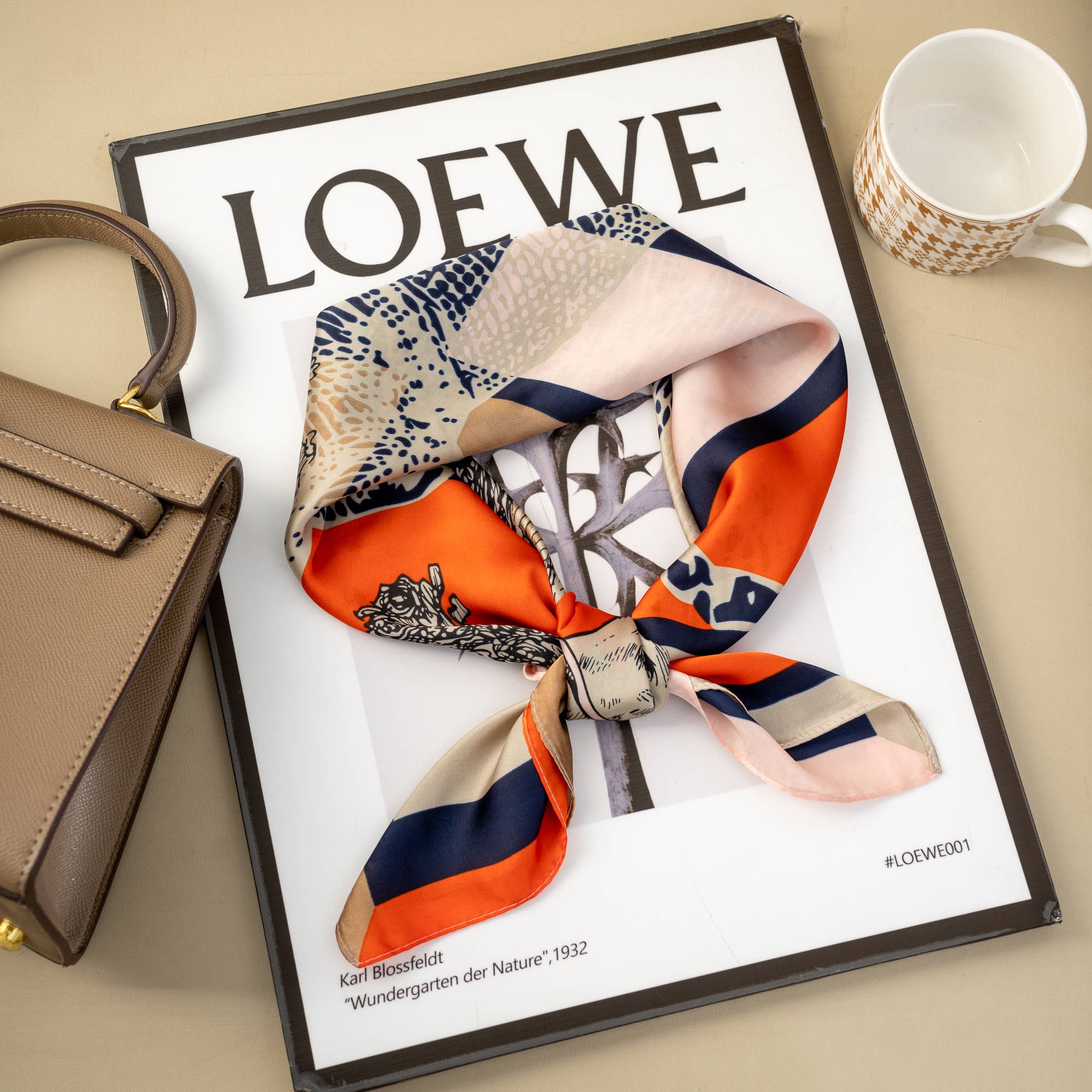 Foulard carré 70x70 effet soie – Motifs bohèmes, accessoire