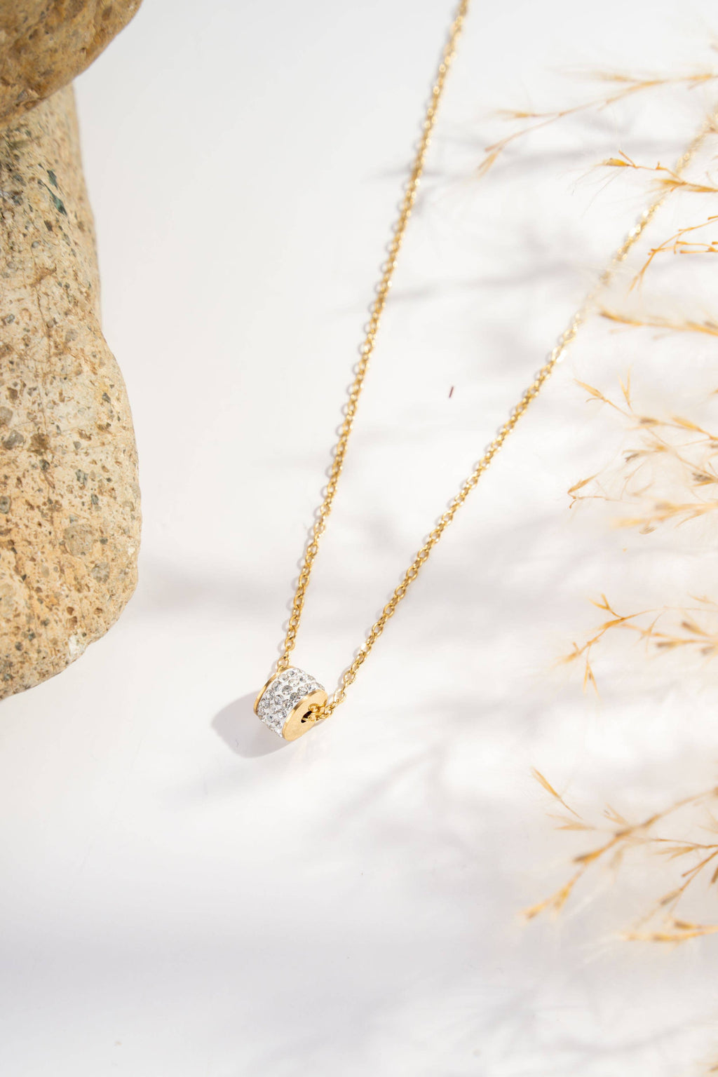 Collier doré en acier inoxydable avec pendentif cylindrique