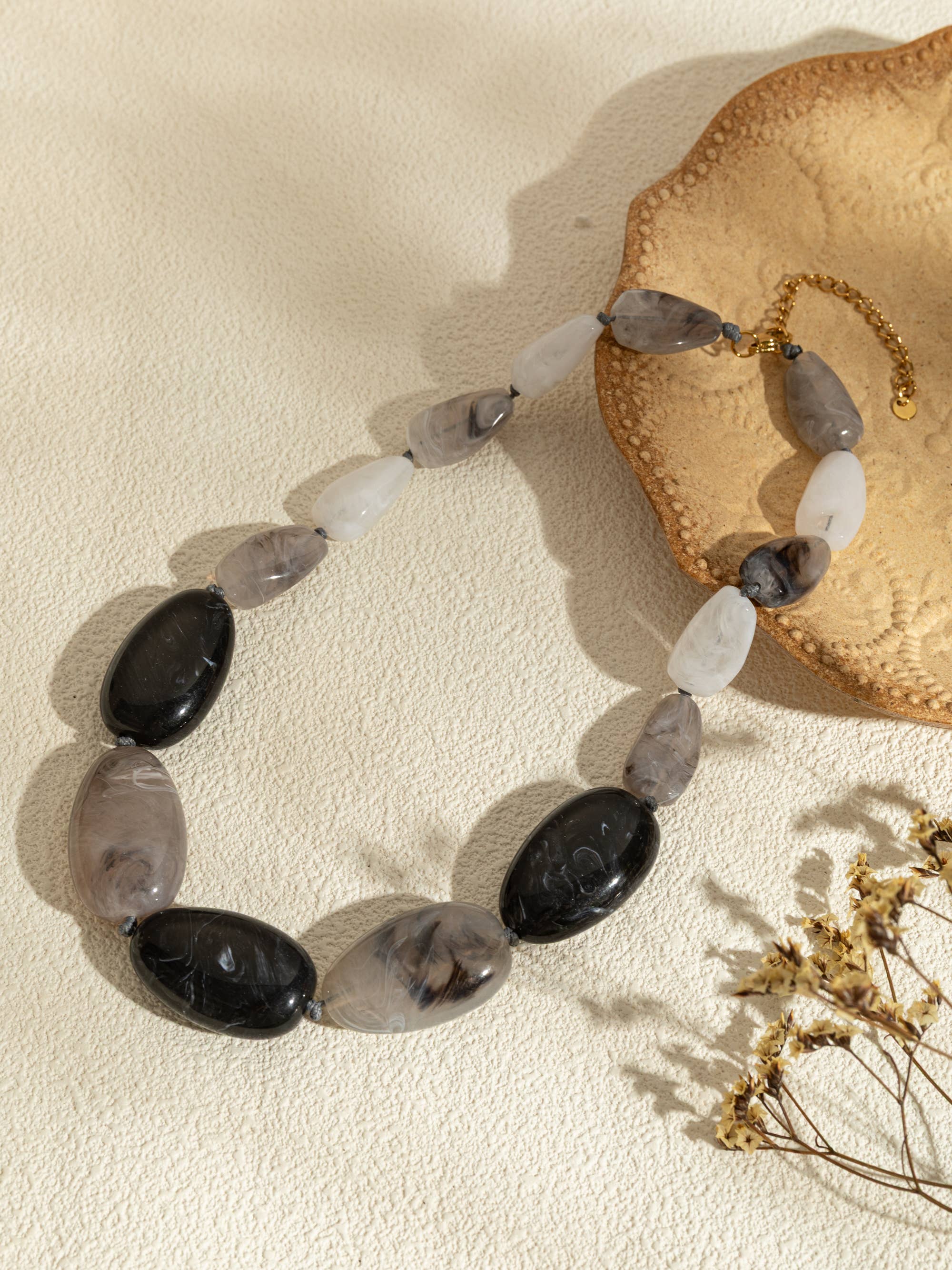 Collier Résine dégradé Ovale – Couleurs Lumineuses et Style