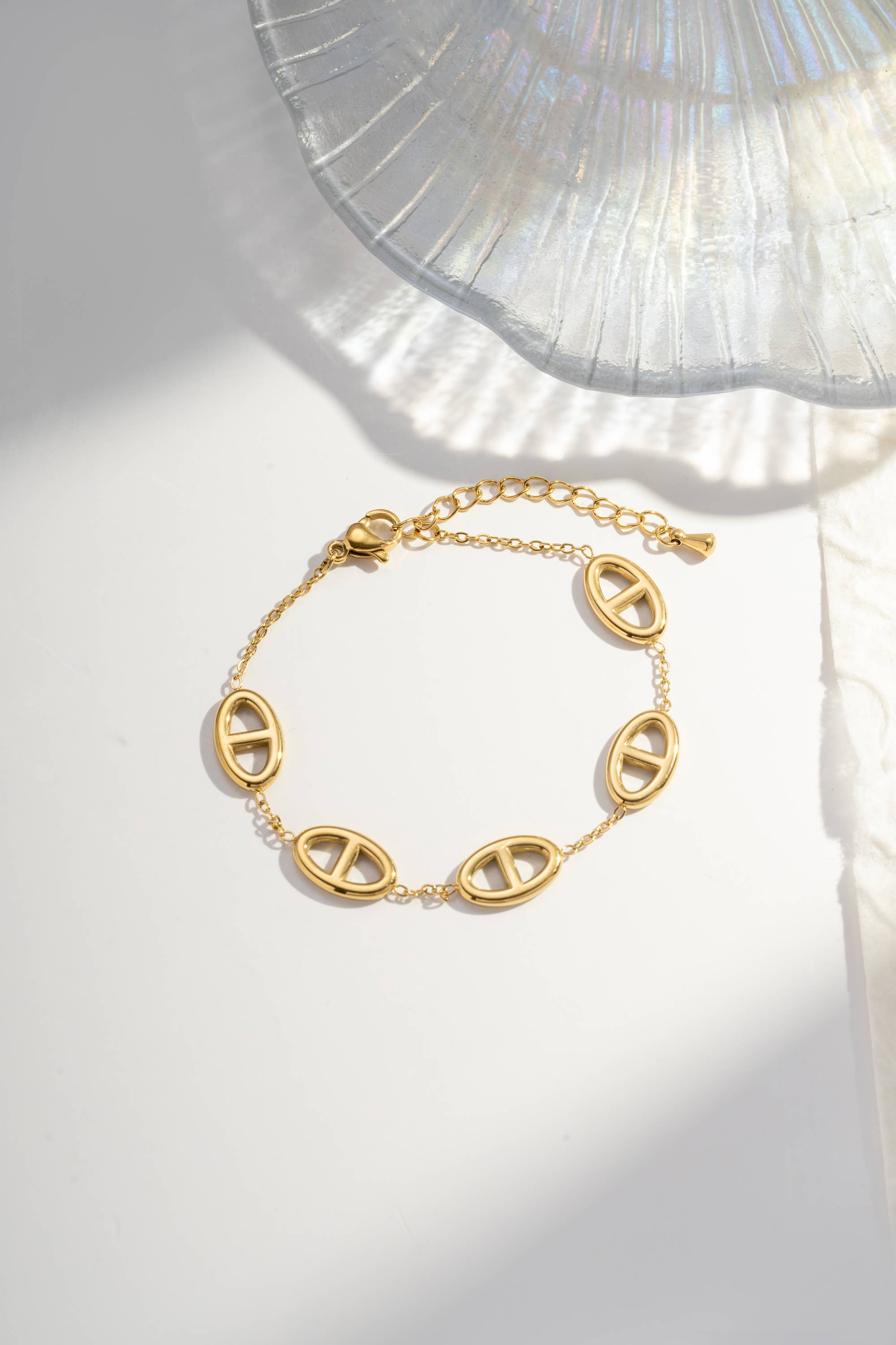 Bracelet design Ovale Dorée en acier