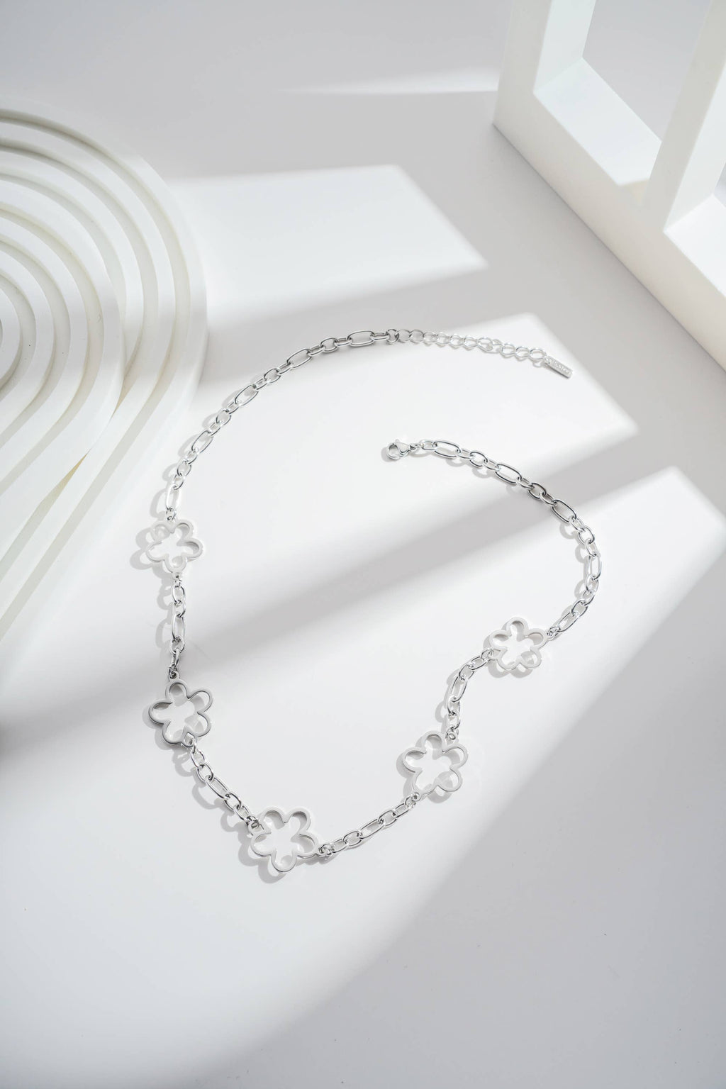 Collier Maillons Fleur Doré Argenté Élégance Sculptée Modern