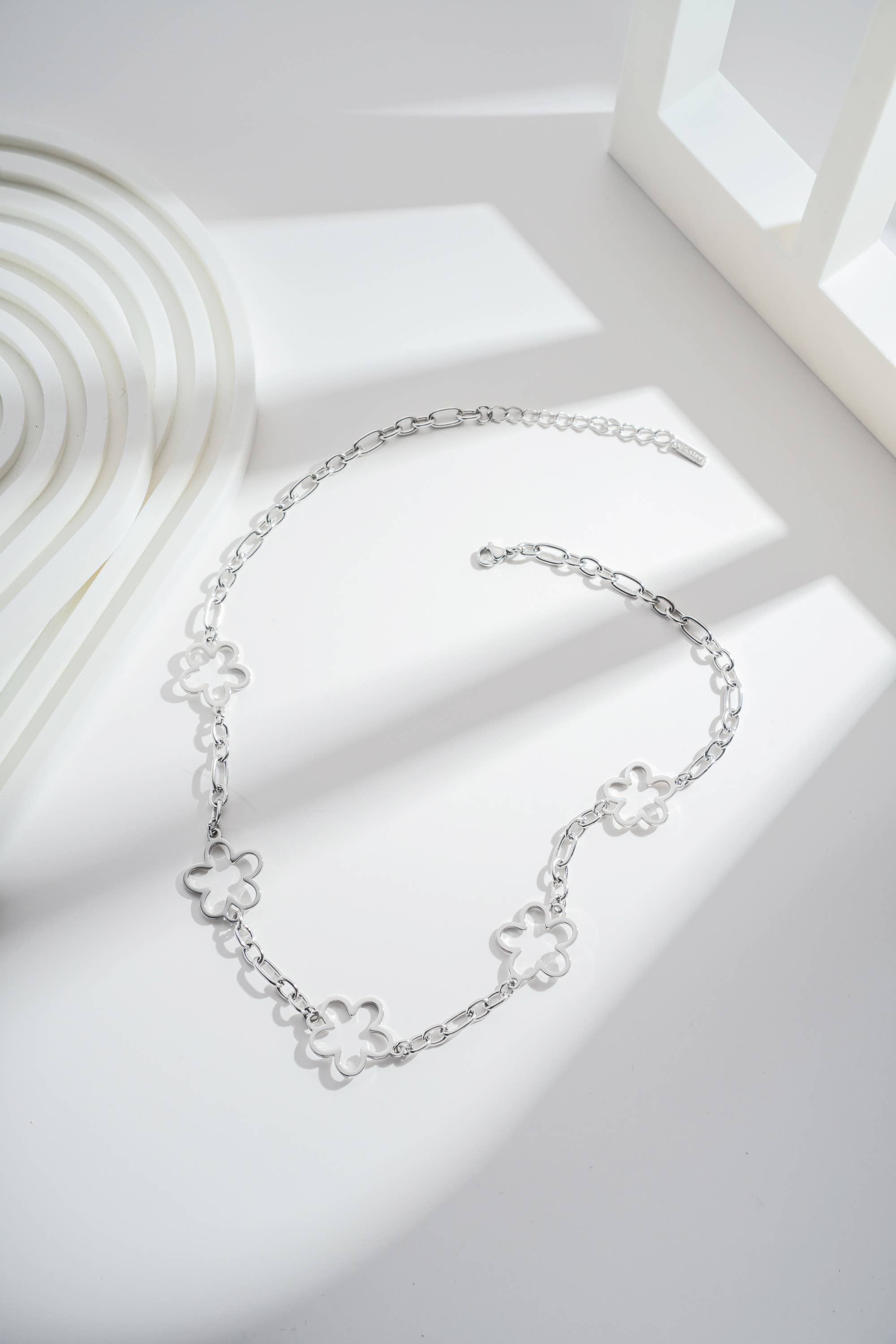 Collier Maillons Fleur Doré Argenté Élégance Sculptée Modern