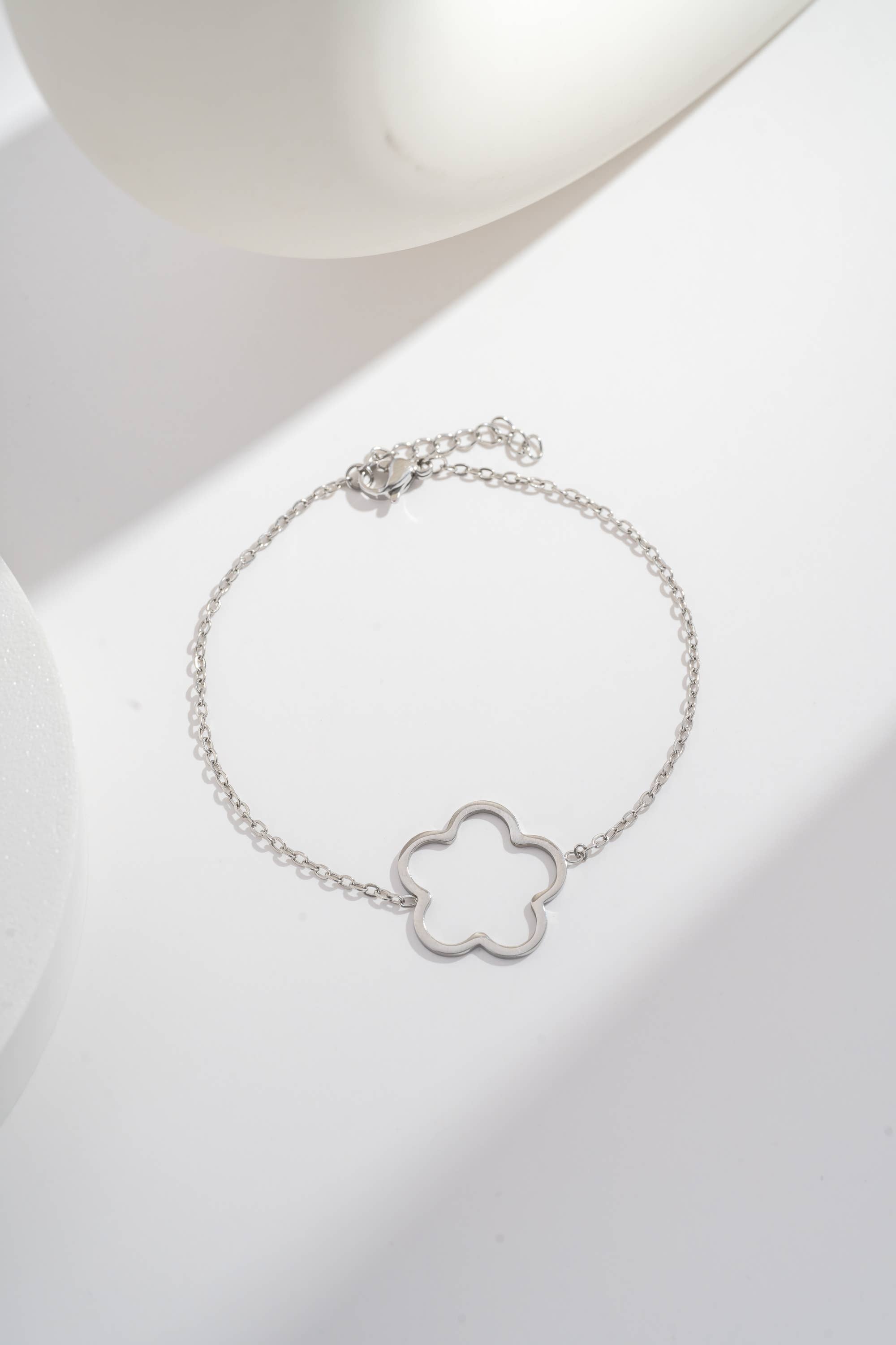 Bracelet Doré Fleur Épure en Acier Inoxydable