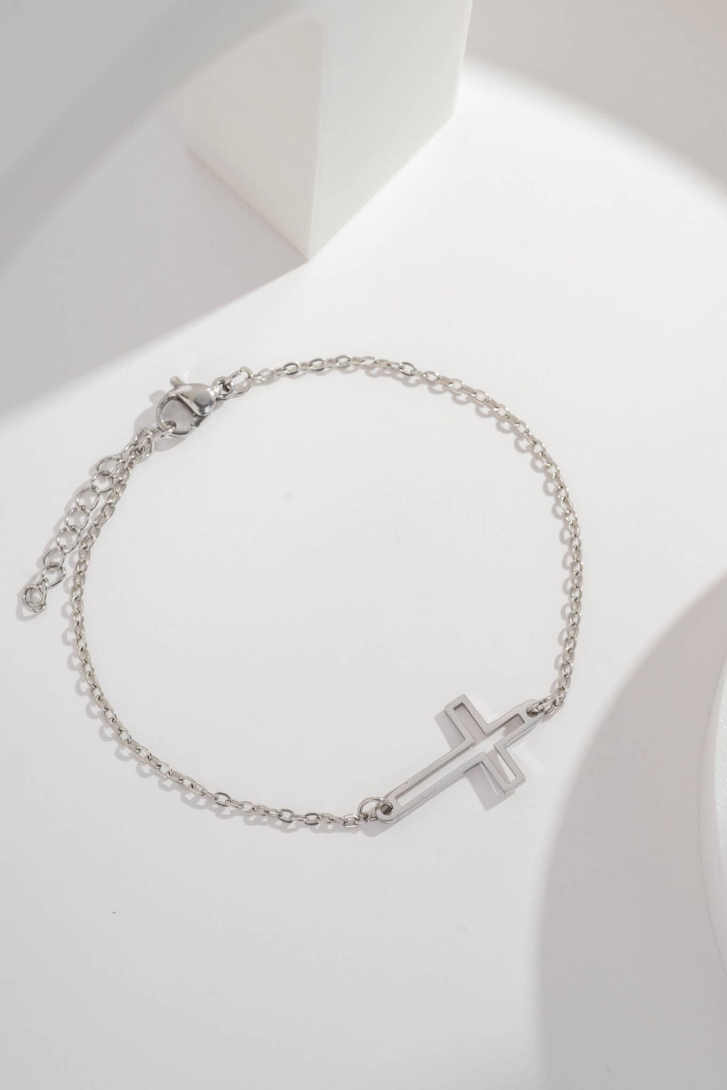 Bracelet chaîne fine pendentif croix acier inoxydable