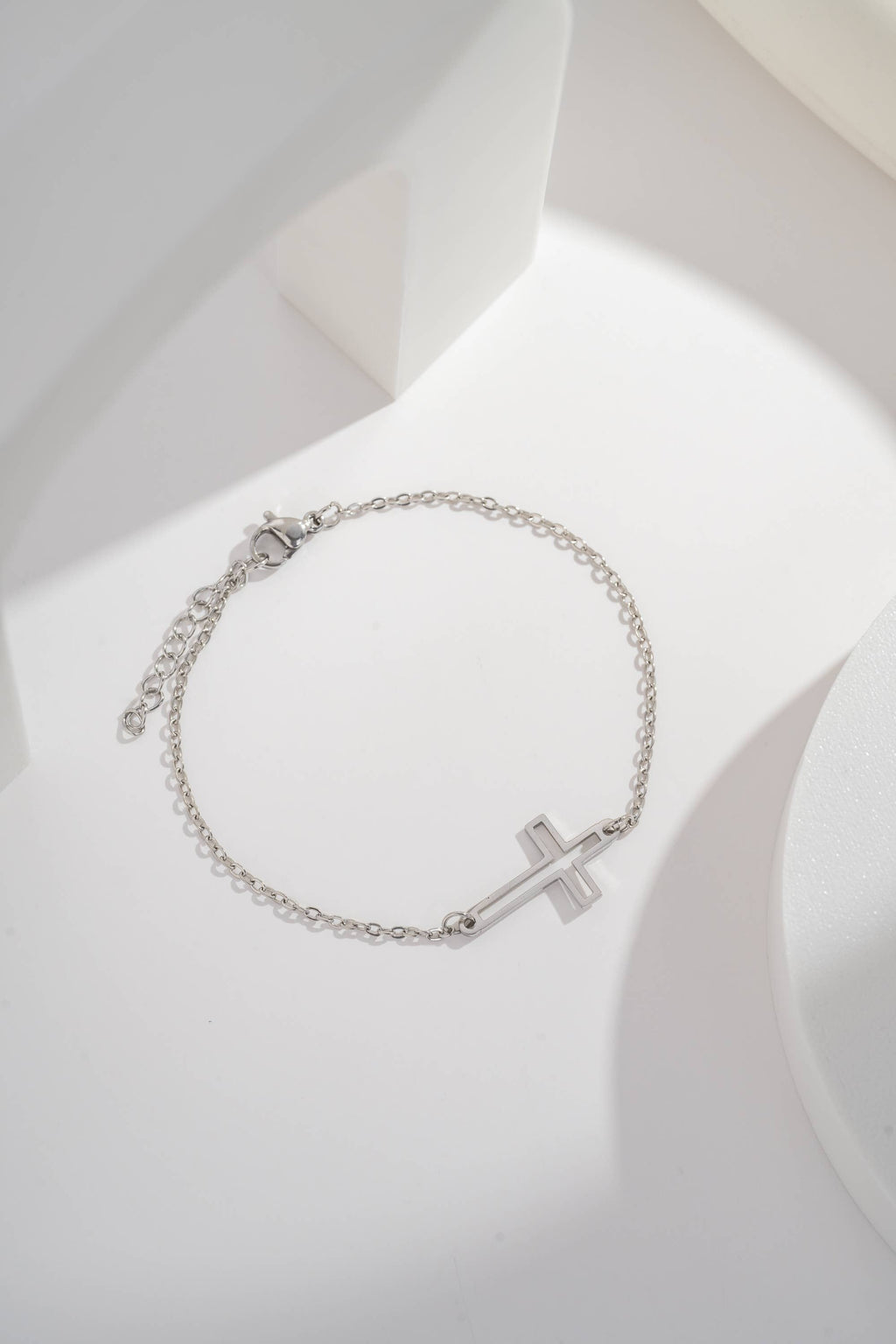 Bracelet chaîne fine pendentif croix acier inoxydable