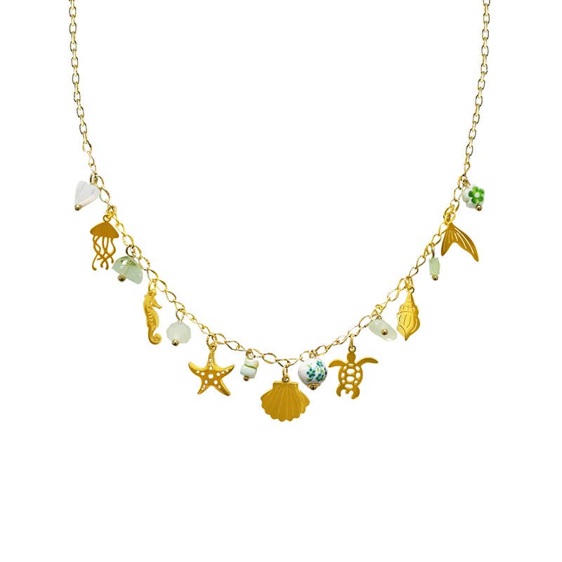 COLLIER À CHAÎNE AVEC BRELOQUES MARINES ET PERLES COLORÉES: Or / Multicolore / Sans boîte