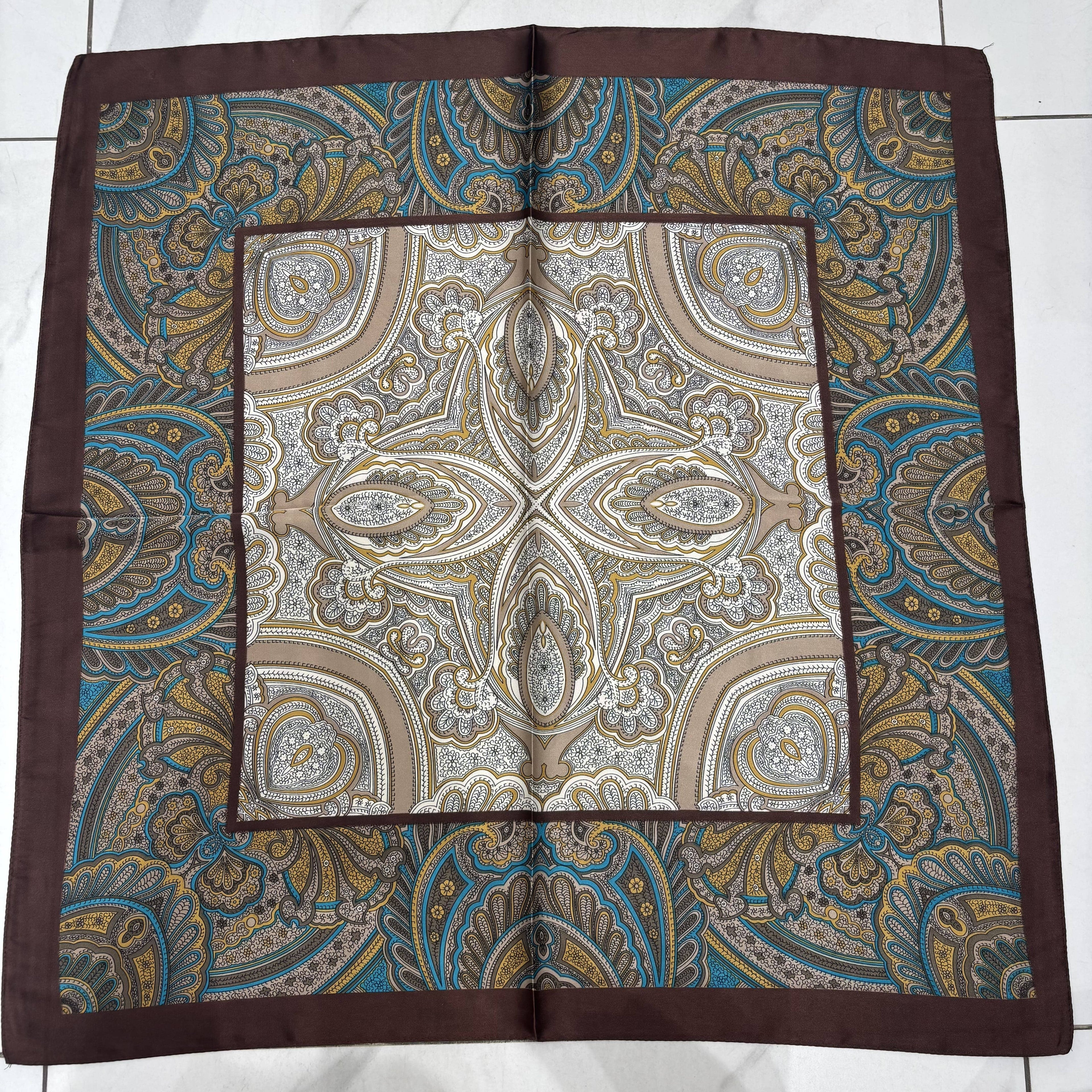 Foulard à motif 70x70 cm FL37