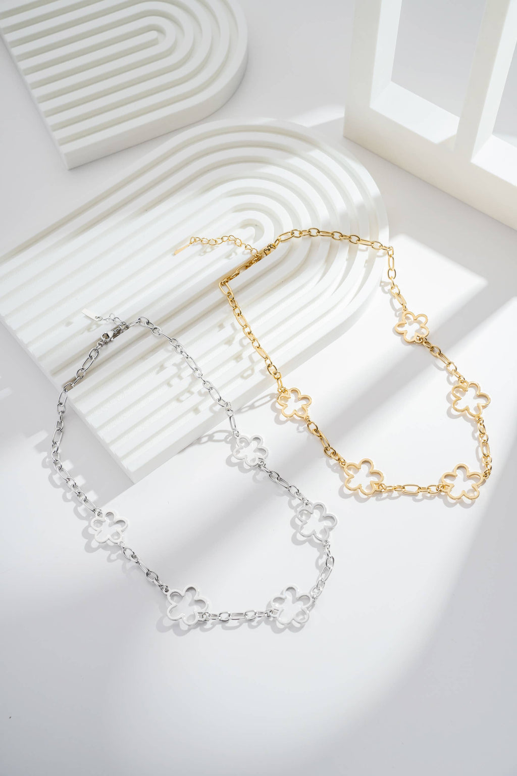 Collier Maillons Fleur Doré Argenté Élégance Sculptée Modern