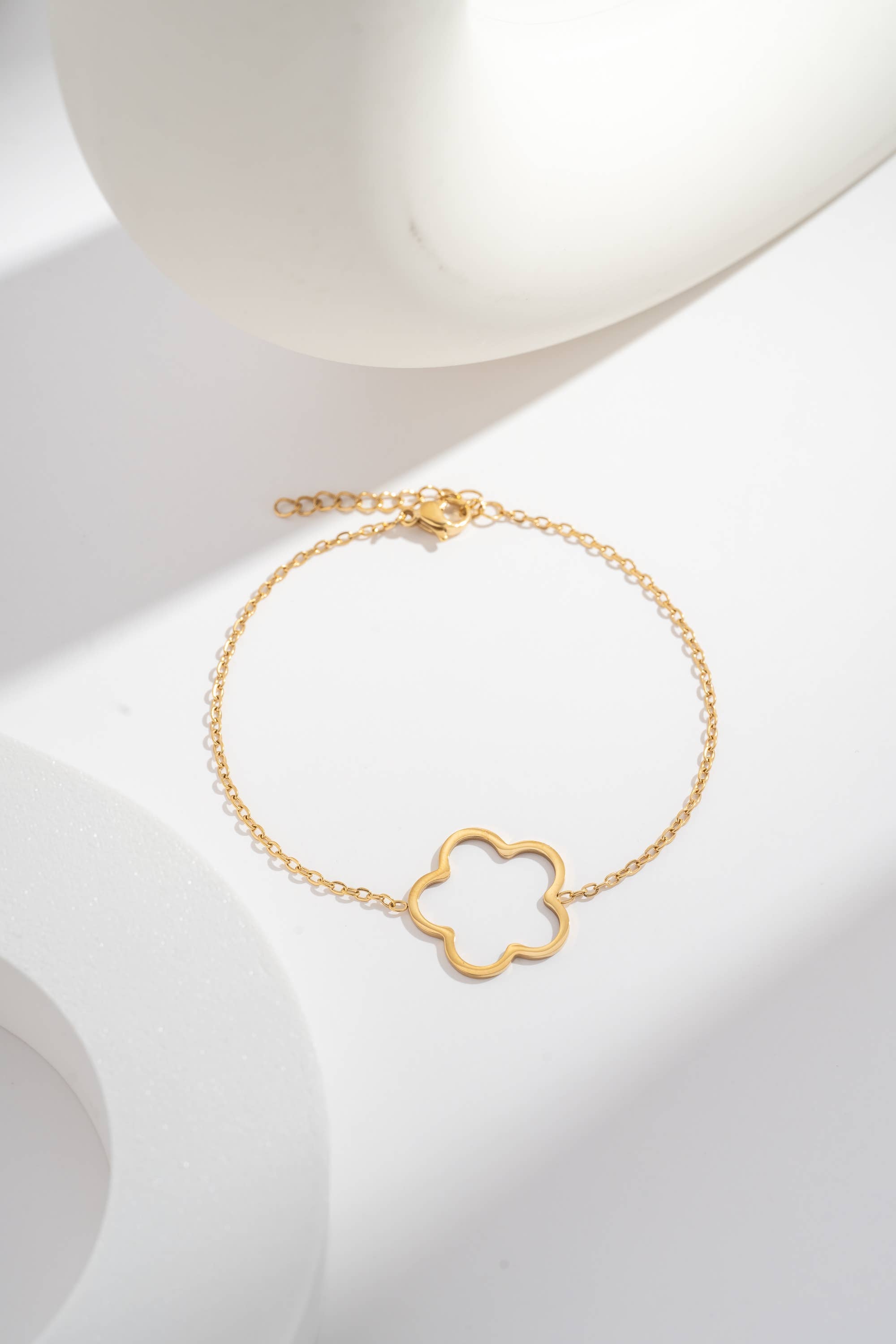 Bracelet Doré Fleur Épure en Acier Inoxydable