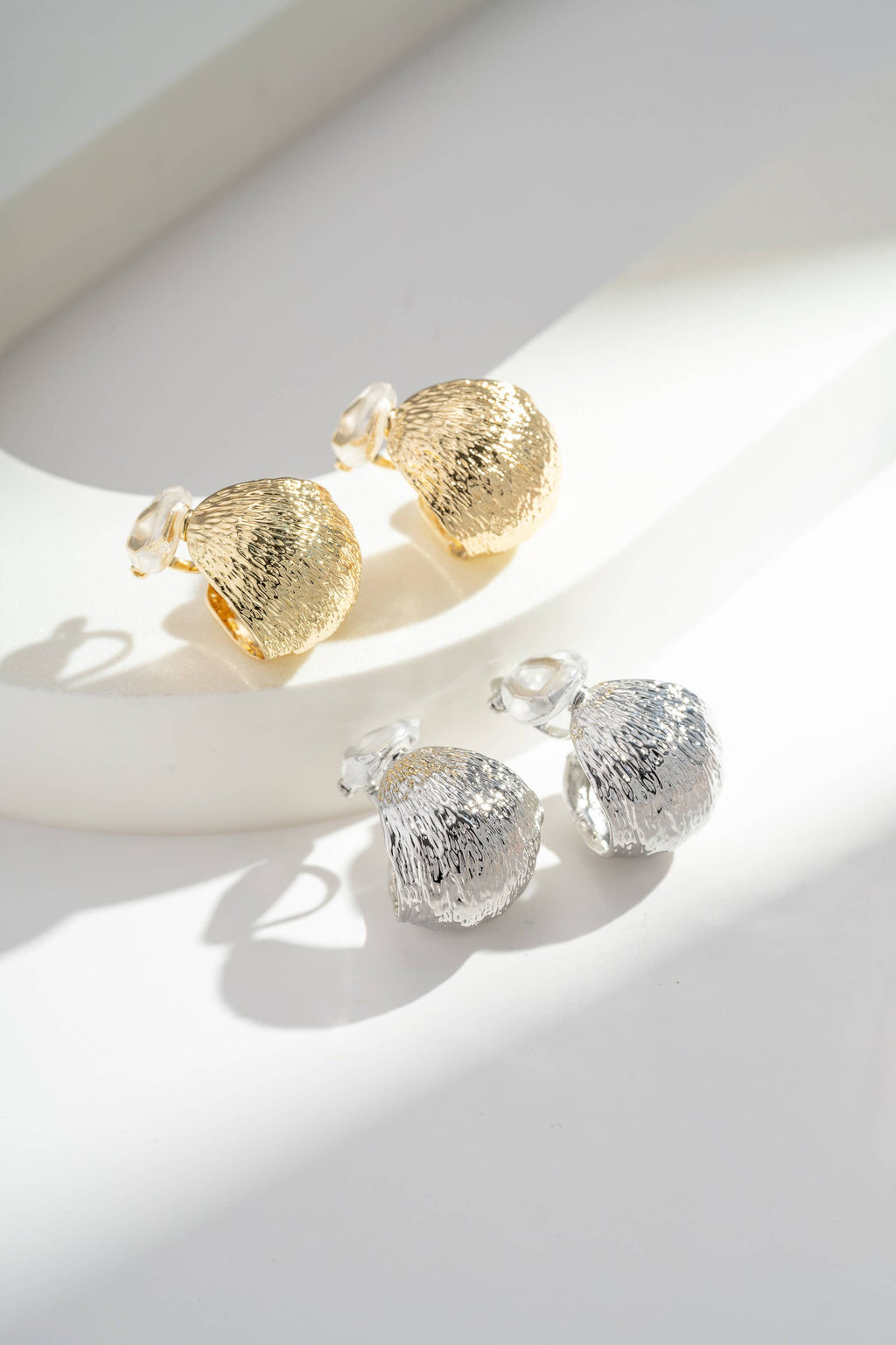 Boucles d’Oreilles Texturées Dorées Argentées Clip Élégantes