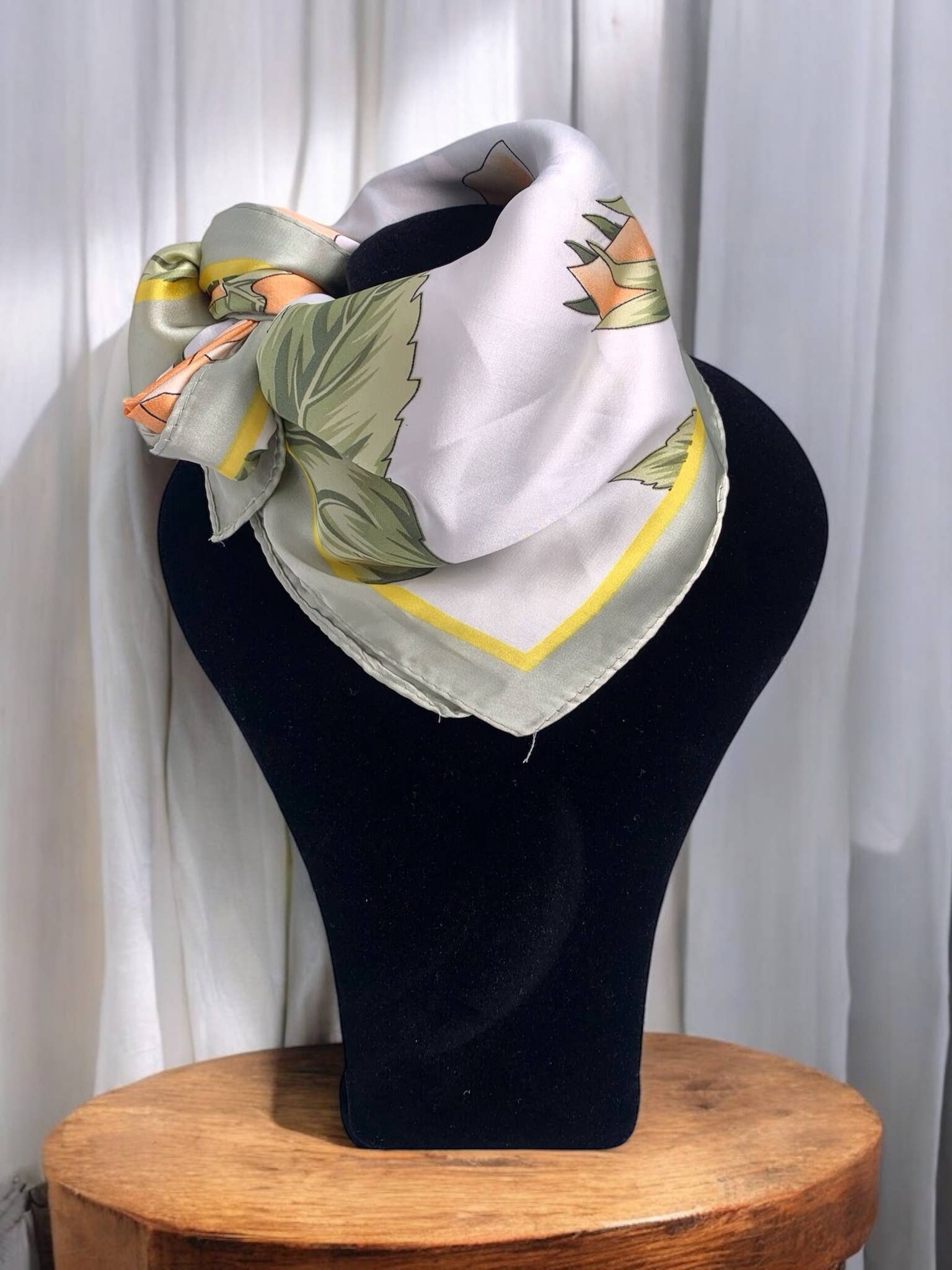 Foulard carré en soie FL06