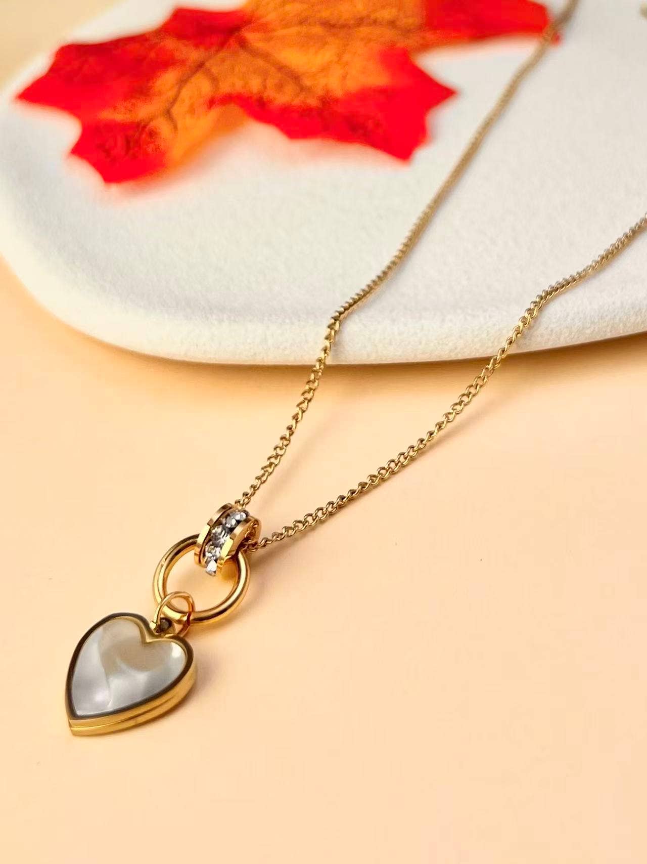 Collier cœur nacre doré acier inoxydable raffiné