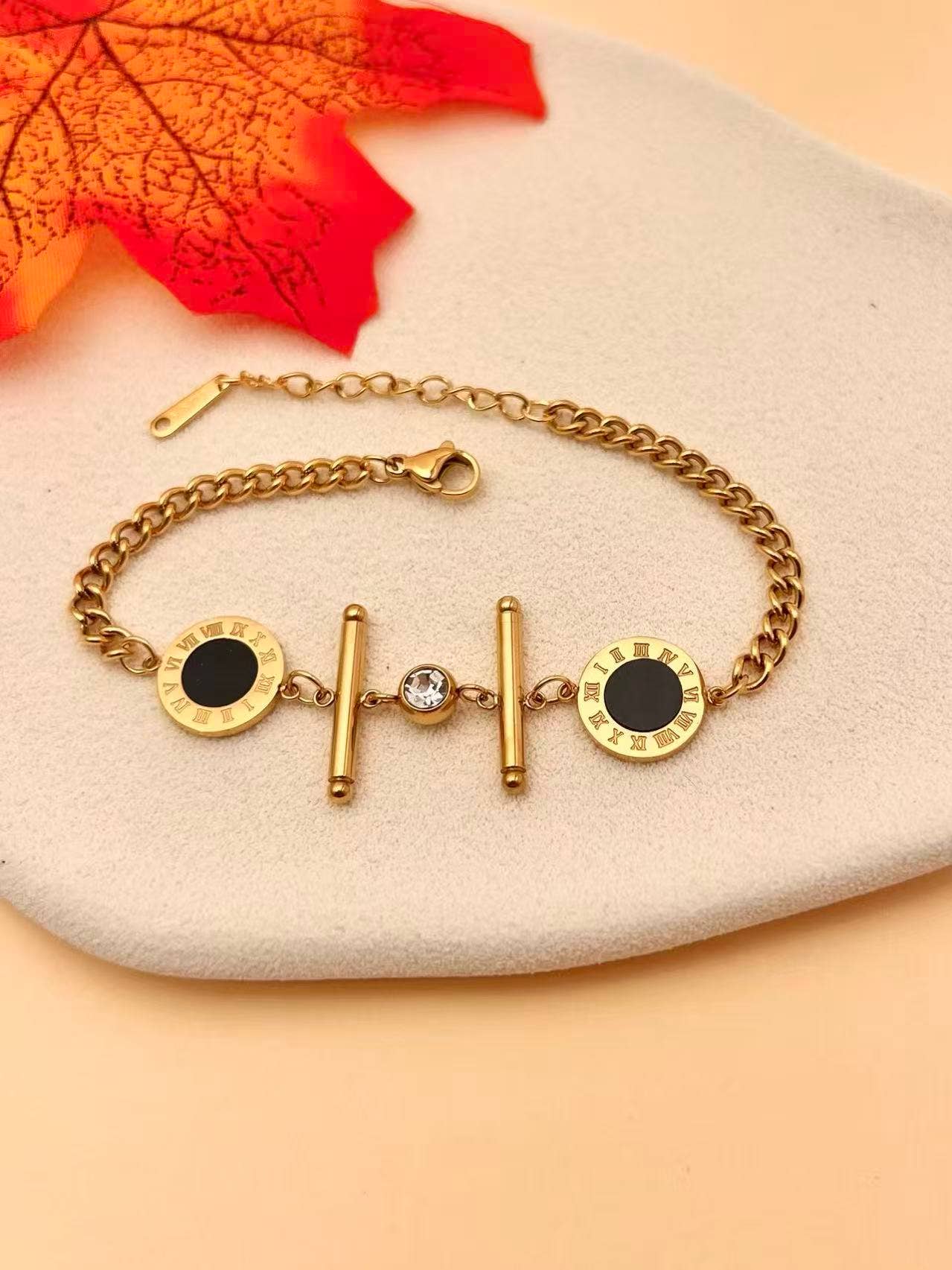 Bracelet Cadran Impérial Motif Rond à Chiffres Romains