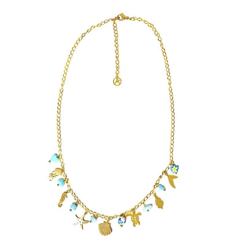 COLLIER À CHAÎNE AVEC BRELOQUES MARINES ET PERLES COLORÉES: Or / Azure / Sans boîte