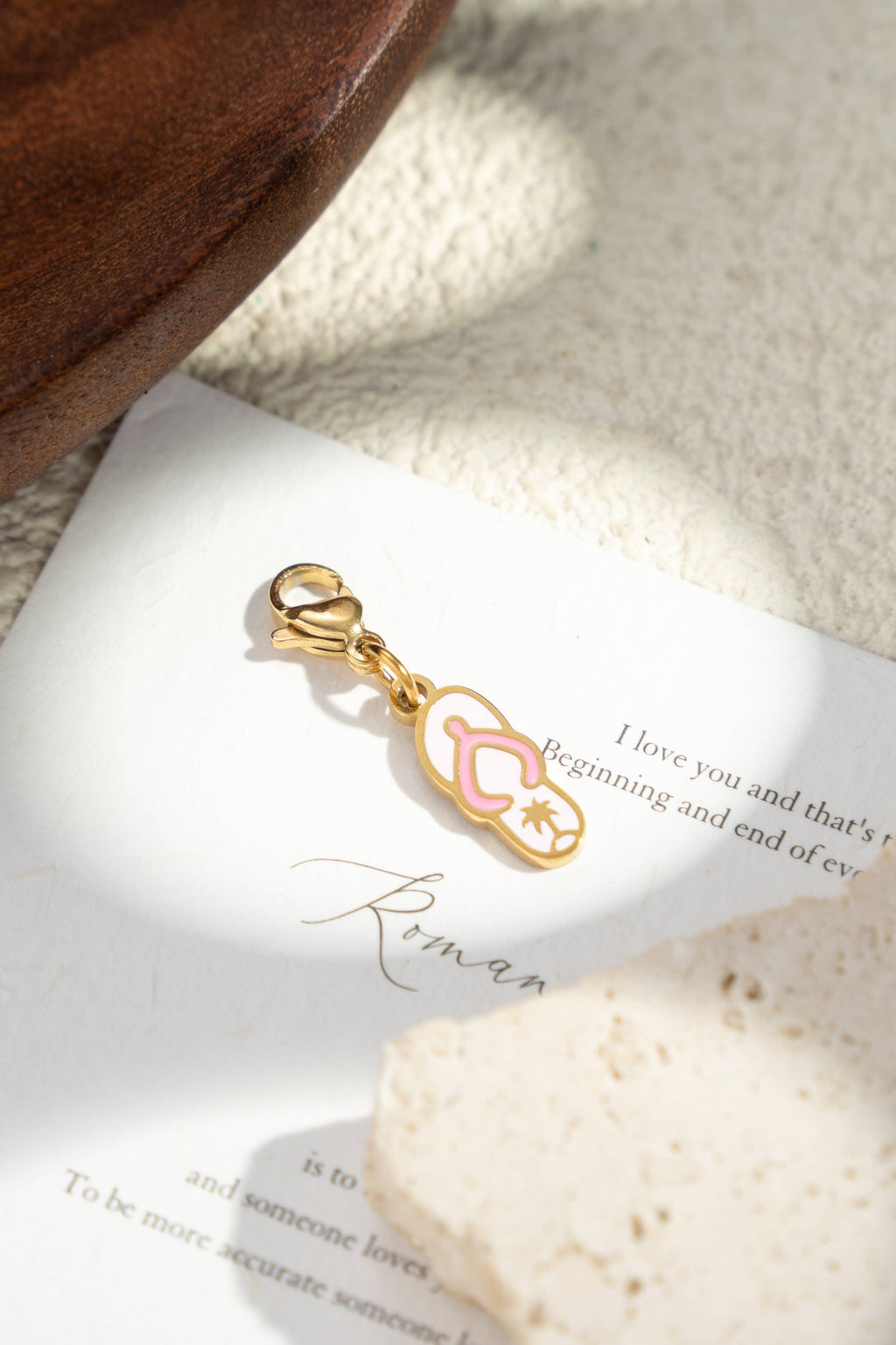 Charm tong été doré acier inoxydable émaillé rose palmier