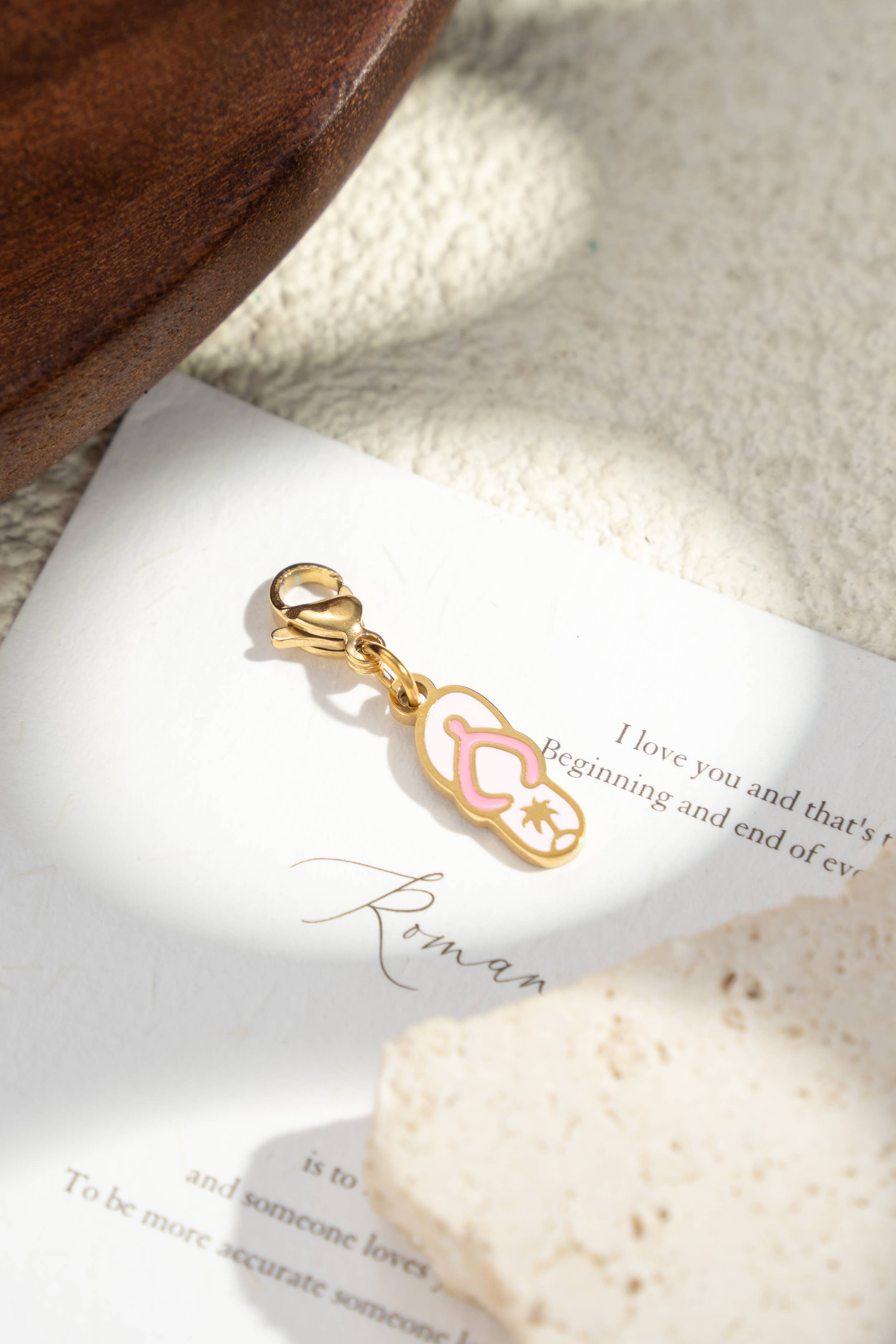 Charm tong été doré acier inoxydable émaillé rose palmier