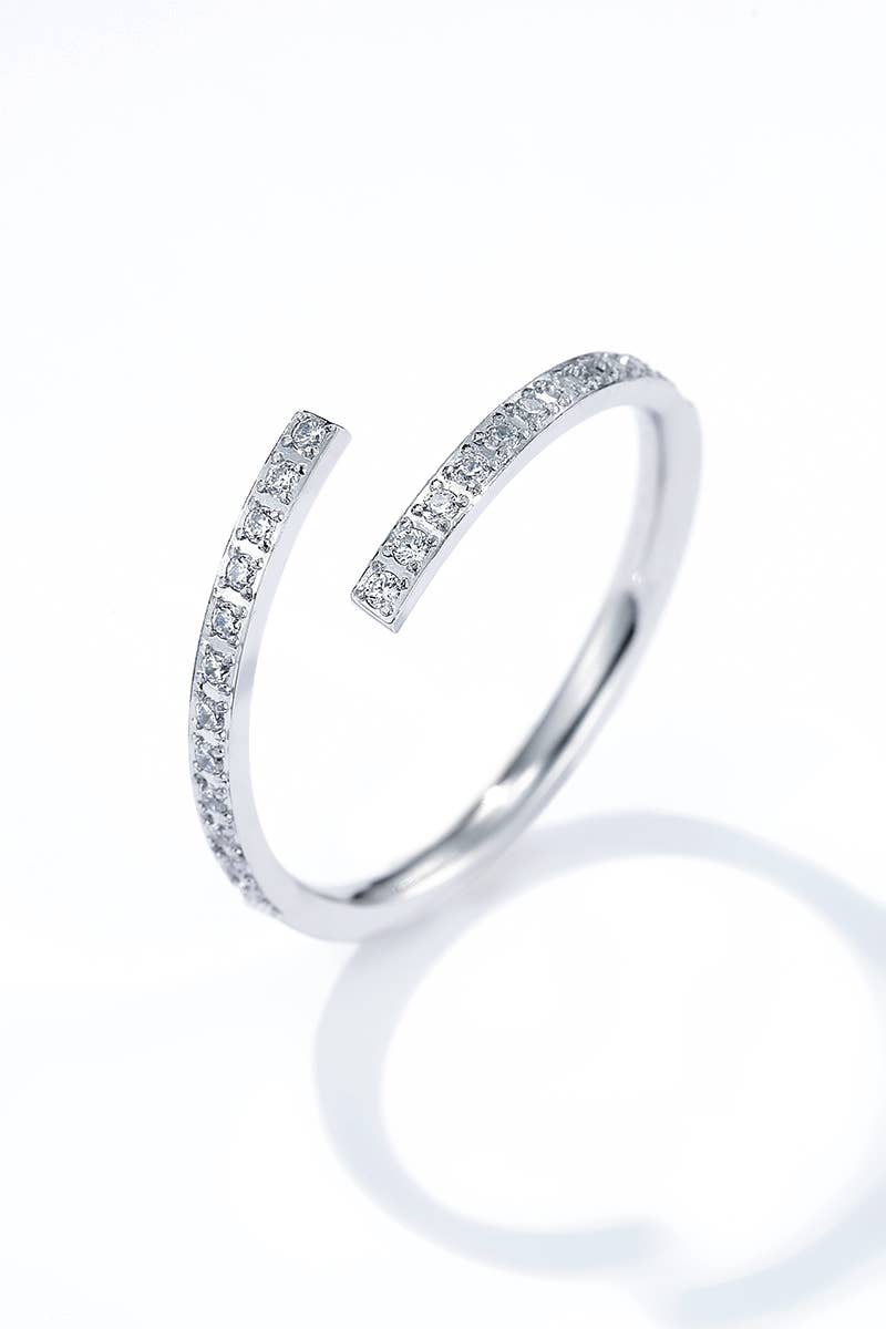 Bague enlacée strassée en acier inoxydable 424AQ133